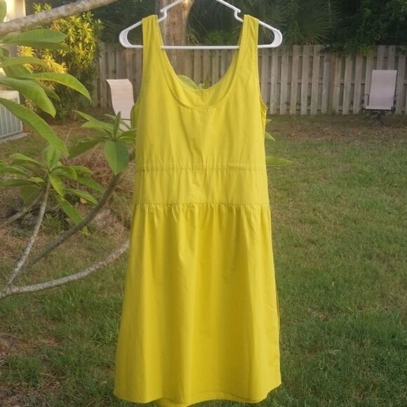 Bright
Green Gap Dress   - Picture 3 of 8